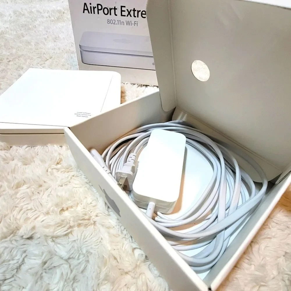 Apple Airport Extreme 802.11n Wi-fi Router Base Station Model No. A1354
